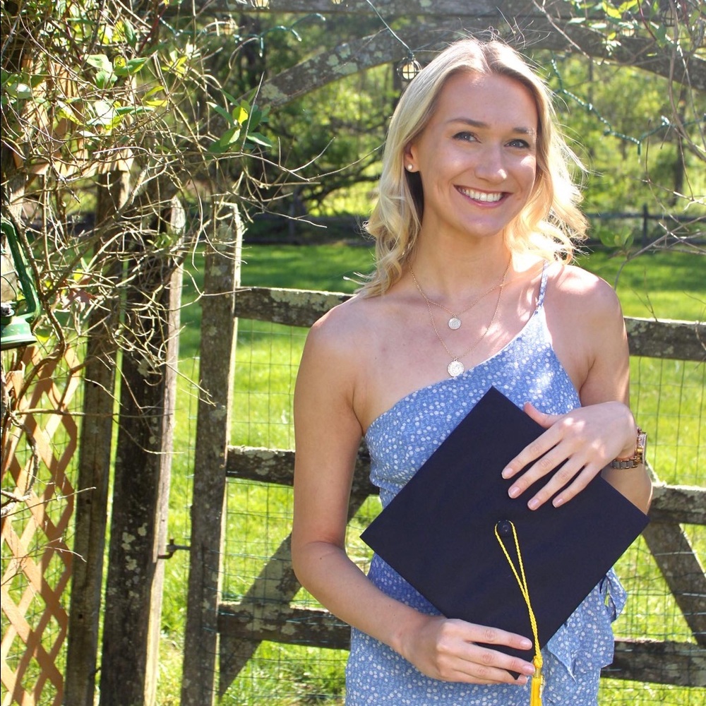 Meet your Posher, Caitlin